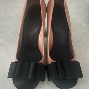 Tory Burch Black and Pink Heels. Classy